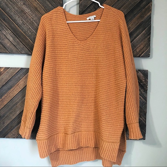 American Eagle Outfitters Sweaters - American Eagle V Neck Fuzzy Sweater XS/S